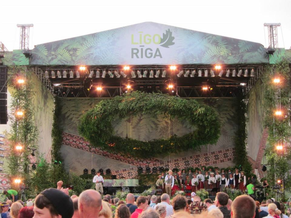 Choral performance on the Krastmala