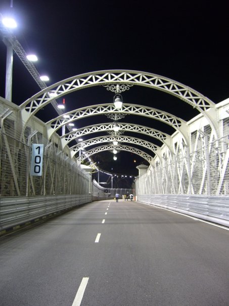 A little S bend follows before the track reaches its narrowest point on the 110-year old Anderson Bridge. Felipe Massa was still able to pass here!