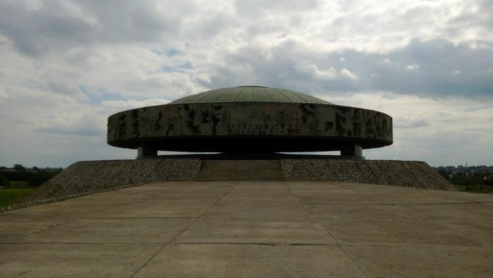 Majdanek mausoleum