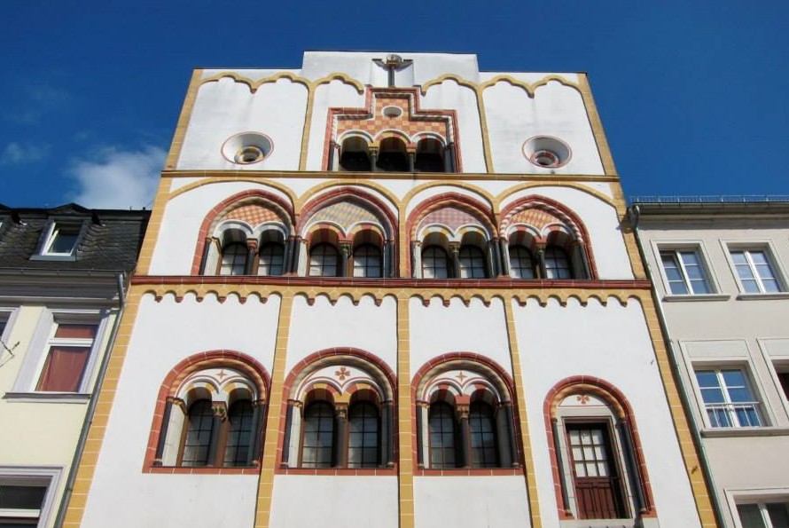 The House of the Three Kings. A Gothic building with Romanesque features.