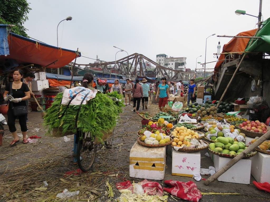 Long Bien market and bridge